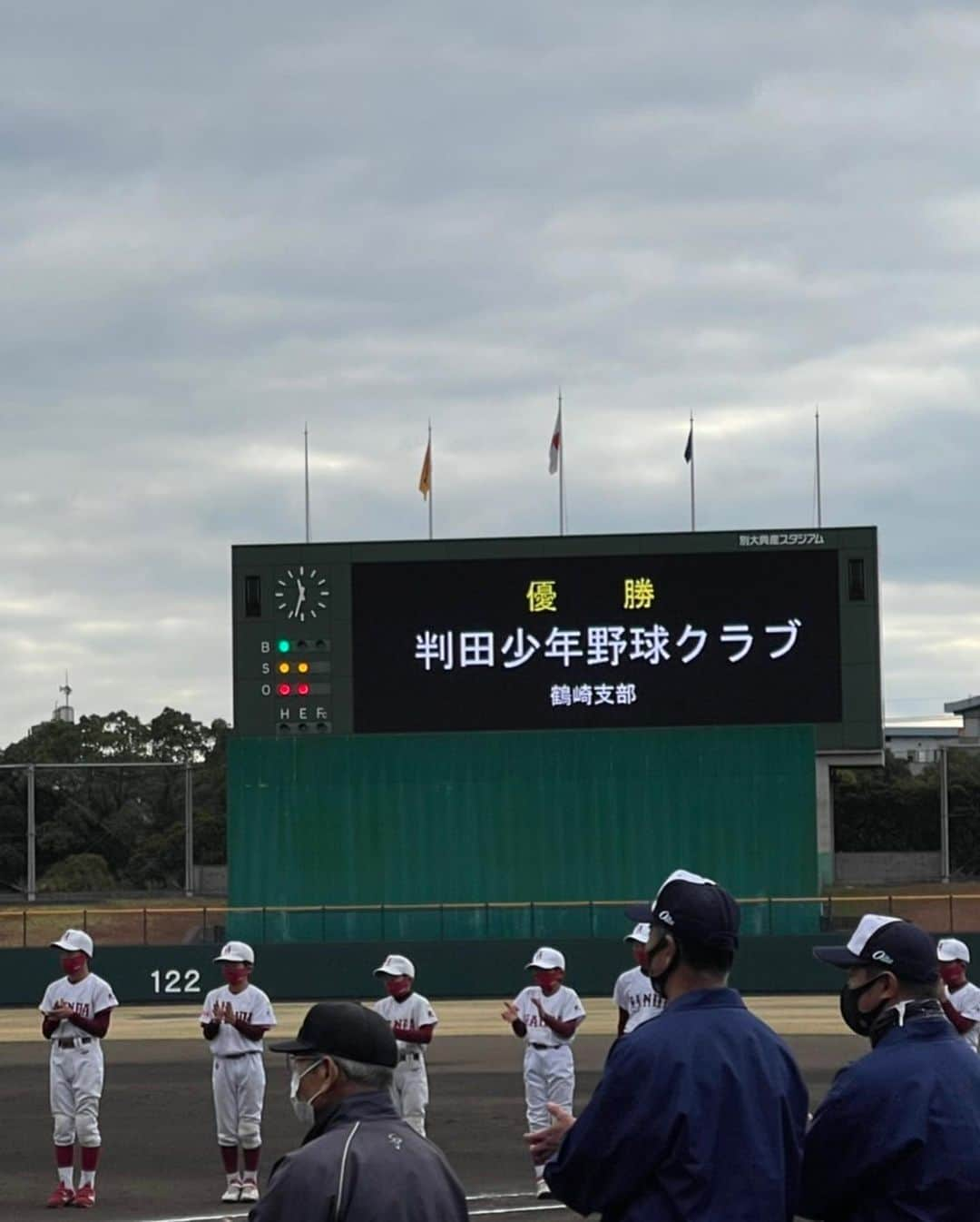 内川聖一さんのインスタグラム写真 - (内川聖一Instagram)「12月４日、５日に内川聖一杯大分市学童軟式野球チャンピオン大会を開催させてもらいました🏆  毎年、子供達と直接顔を合わせるのを楽しみに開会式、閉会式に出席していたんですが今年は日程が合わず出席出来なかったのは残念でしたが😓  6年生にとって最後の大会になりますし中学校に進んでも野球をやろうと思ってもらえるような思い出の大会になって欲しいとの思いで大会を始めさせてもらいました。  有難い事に今回で12回目を迎えました。  コロナ禍の中、沢山の方の力をお借りし協力して頂き無事に開催できた事を感謝しております。  優勝した判田少年野球クラブの皆さんおめでとうございます㊗️  #大分市 #少年野球 #内川聖一杯 #東京ヤクルトスワローズ #背番号7」12月9日 14時57分 - uchikawaseiichi01