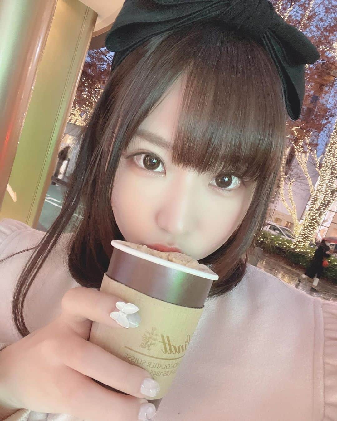 城崎ひまりさんのインスタグラム写真 - (城崎ひまりInstagram)「Lindtのほうじ茶ラテんみゃい🍵🍫 . . . . . . #lindt#リンツ#リンツカフェ#ほうじ茶ラテ#リンツチョコレート#リンツショコラカフェ#アイドル#girl#idol#kawaii#kawaiigirl#kawaiifashion#followme#東京#ファッション#可愛い#かわいい#follow#フォローミー#自撮り#可愛い女の子#かわいい女の子#lol#love#instagood#instadaily#OOTD#photooftheday#me#TagsForLikes」12月9日 15時58分 - shirosakihimari