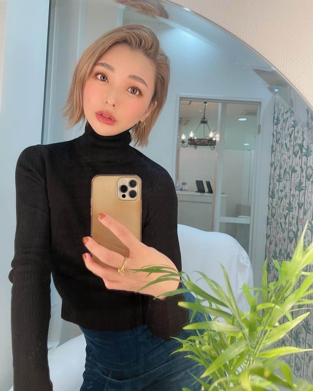 Hitomiのインスタグラム：「❤︎  先日イベント前は美容DAY✨ お顔を綺麗に整えてもらいました🤍  🌿眉毛 @onmeebrow  🌿まつ毛　@diar_salon_official   @eyelash_perm_rina   初めてハリウッドブロウ やってもらったんだけどやる前と全然違う‼️ 本当綺麗になった😭✨✨ なんならメイクで書かなくてもいいくらい👌 まつ毛は毎回お願いしてる 　@cjd_rina りなこにやってもらったよ💗 ビューラーした以上に盛り盛りに上げてもらった😫 本当持ち良くて取れないから毎回お願いしてる🥰  ありがとうございました❤️  #美容　#まつ毛パーマ #ハリウッドブロウリフト #眉毛サロン #まつ毛　#まつパ　#tokyo #shibuya #渋谷　#原宿　#harajuku  #東京」