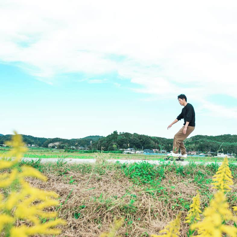 アサヒ スタイルフリー／HONEYのインスタグラム：「BeFree,StyleFree.⁣ 2人目は、大手メーカーを退職し、東京から館山に移住した、パッションフルーツ農家の梁寛樹さんに密着取材！⁣ ⁣ ⁣ ⁣ #アサヒスタイルフリー #スタイルフリー #スタフリ #asahi #stylefree #糖質0 #糖質ゼロ⁣ ⁣ #honey_mag #honeymagazine @honey_magazine⁣ @ryosfarm⁣ ⁣ #BeFreeStyleFree⁣ ⁣ #梁寛樹」