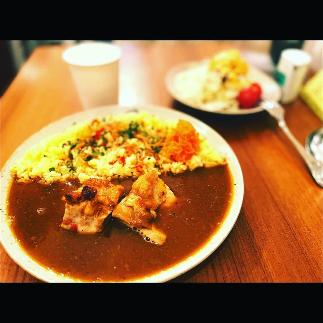 三津谷亮のインスタグラム：「・ ・ 本日のマチソワ間飯☆  下北沢には美味しいカレー屋さんが沢山。  ・ ・ #下北沢  #下北沢カレー」