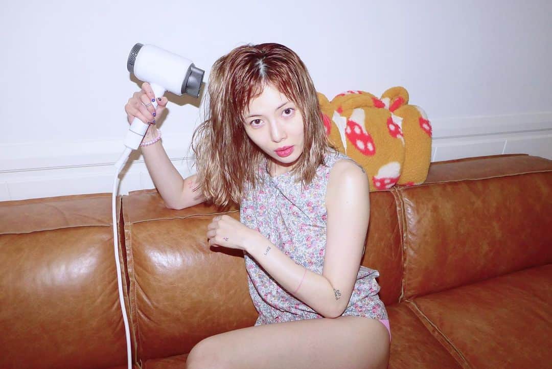 ヒョナ さんのインスタグラム写真 - (ヒョナ Instagram)「🌺🌺🌺」12月9日 17時19分 - hyunah_aa