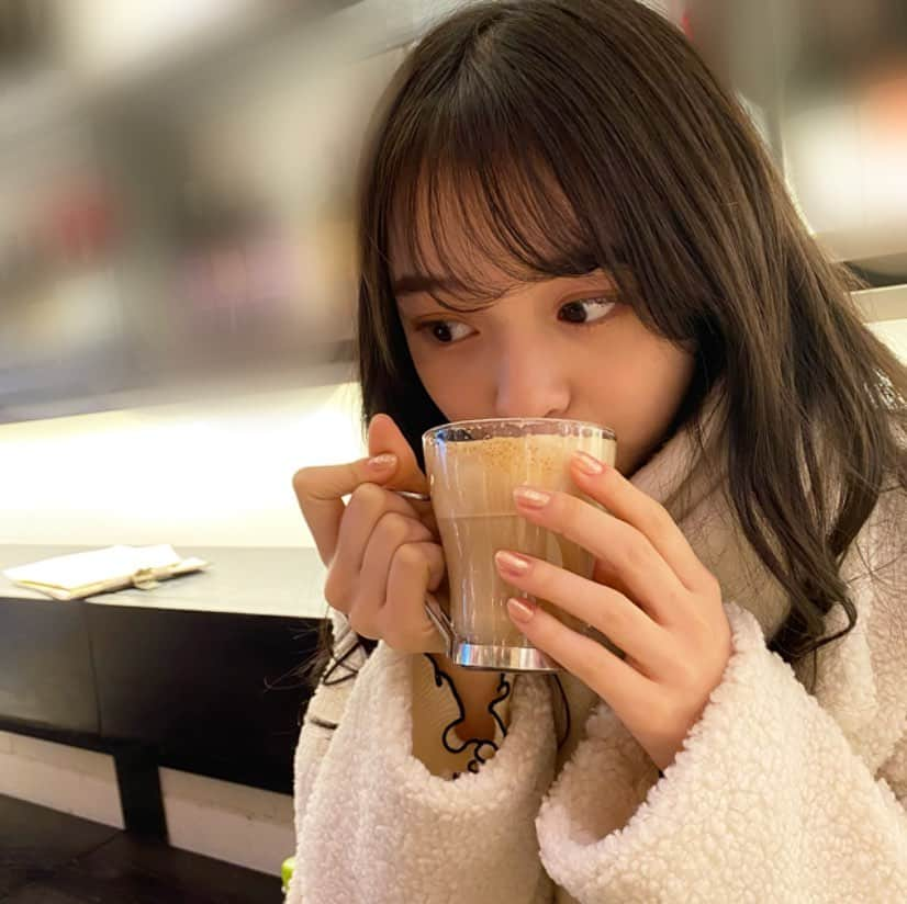 林芽亜里さんのインスタグラム写真 - (林芽亜里Instagram)「🎀 ⁡ 温かいカフェラテ☕𓈒𓏸︎︎︎︎ ⁡ 冬に飲む温かい飲み物はとーっても体に染みます🧖‍♂️ ⁡ ⁡ 最近はもう春服の撮影なのでロケの時は温かい飲み物に救われております\(◡̈)/ ⁡ みんなも暖かく過ごしてね☺️ ⁡ ⁡ #林芽亜里」12月9日 17時35分 - meari__hayashi