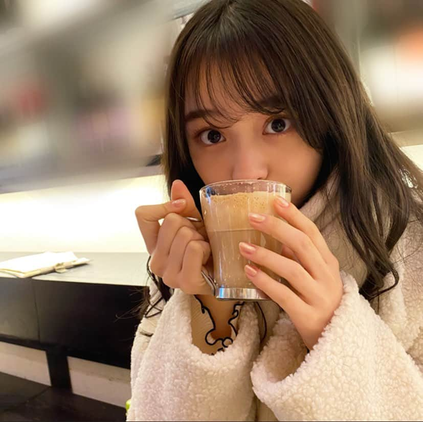 林芽亜里さんのインスタグラム写真 - (林芽亜里Instagram)「🎀 ⁡ 温かいカフェラテ☕𓈒𓏸︎︎︎︎ ⁡ 冬に飲む温かい飲み物はとーっても体に染みます🧖‍♂️ ⁡ ⁡ 最近はもう春服の撮影なのでロケの時は温かい飲み物に救われております\(◡̈)/ ⁡ みんなも暖かく過ごしてね☺️ ⁡ ⁡ #林芽亜里」12月9日 17時35分 - meari__hayashi