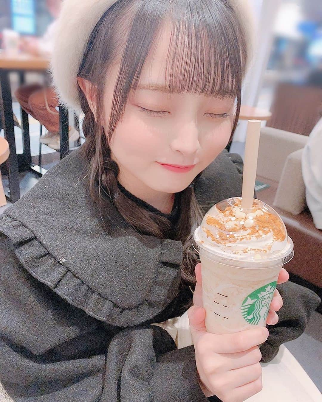 竹本くるみさんのインスタグラム写真 - (竹本くるみInstagram)「冬でもフラペチーノは飲みたくなります🌨」12月9日 17時39分 - kuru02_hkt