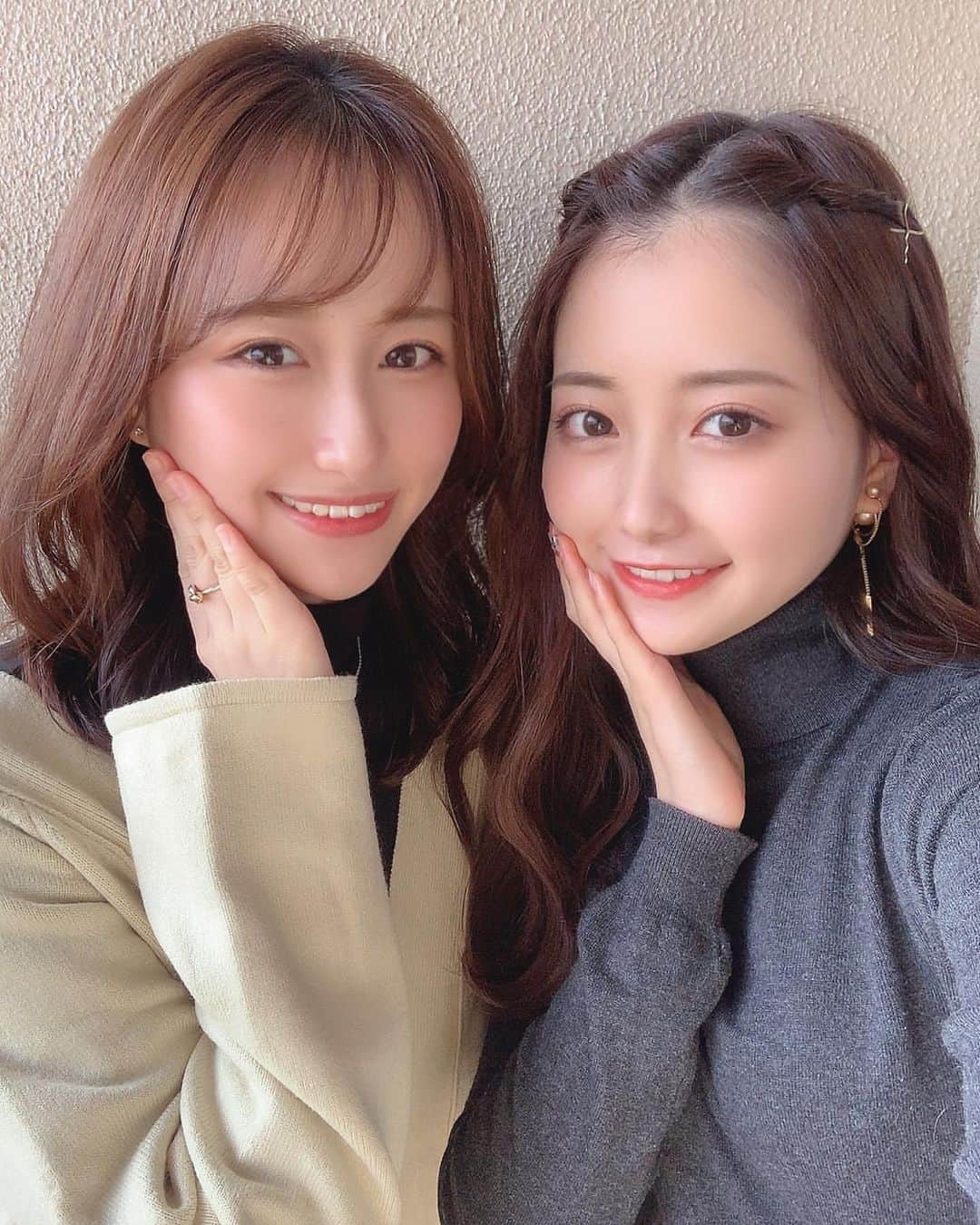美女　姉貴 美女美容事情さんのインスタグラム写真 - (美女美容事情Instagram)「《かわいすぎる姉妹💝👨‍👩‍👧‍👧》 *⁠  今回ご紹介させて頂きますのは!!👀❤︎⁠⠀ miyuさん< @miyu__.oo >の素敵なお写真📸⁠⠀⁠⠀⁠⠀⁠ *⁠⠀⁠⠀⁠⠀⁠⠀  おふたりとも可愛すぎです👩‍❤️‍💋‍👩💞 こんな ...