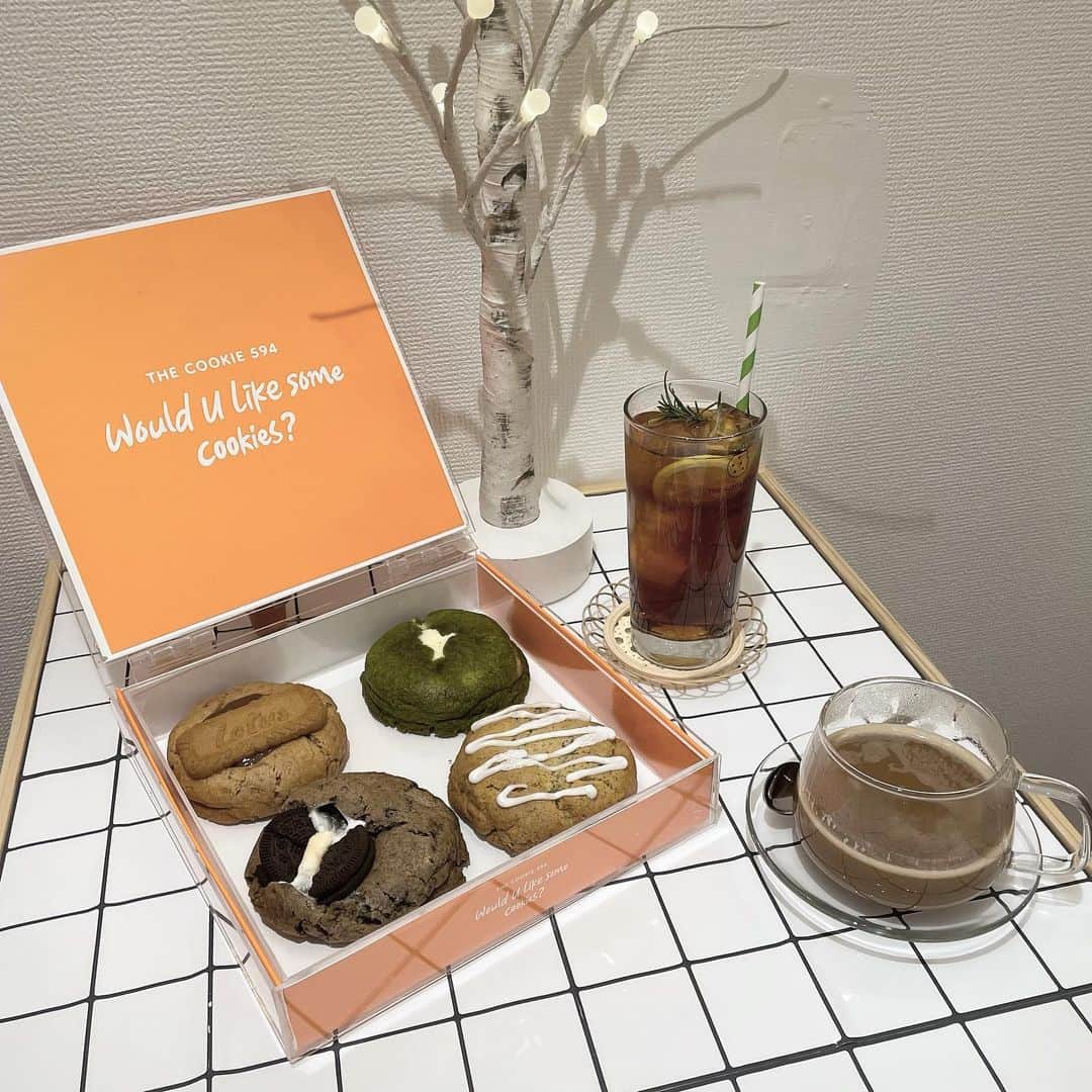 杉浦みずきのインスタグラム：「. THE COOKIE 594 🍪 表参道に本店がある、韓国風クッキーカフェの2号店が高円寺にオープンするとのことで、 プレオープンに招待して頂きました💓 めちゃくちゃ可愛い上にボリュームもあって、なによりも美味しすぎてびっくりした😳 テイクアウトもできて、冷凍したら日持ちするよ！ テイクアウトもしたから少しずつ食べる😂 6日にオープンしてます！✨✨ ・ ・ @the_cookie_594  #高円寺カフェ #高円寺グルメ #高円寺ランチ #クッキー専門店 #クッキーカフェ #韓国カフェ #韓国風カフェ #韓国スイーツ #東京カフェ #東京カフェ巡り #カフェ巡り」