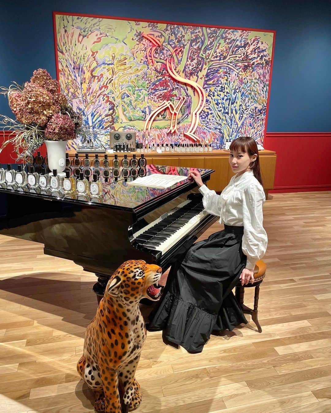 マドモアゼル・ユリアさんのインスタグラム写真 - (マドモアゼル・ユリアInstagram)「昨日はエリと奈良君とディナー🍽 表参道のGYREに新しく出来た、とってもかわいいDIPTIQUEのお店を覗いた後に、4階のレストラン"ボネラン"との期間限定のオリジナルコラボディナーを頂いてきました🥂 @ellirose @yuyanara どれも美味しかったね☺️ カトラリーとかも全部diptyque仕様になっていて、可愛かった❤️ @diptyque @gyre_bonelan #diptyque #ディプティック」12月9日 19時35分 - mademoiselle_yulia
