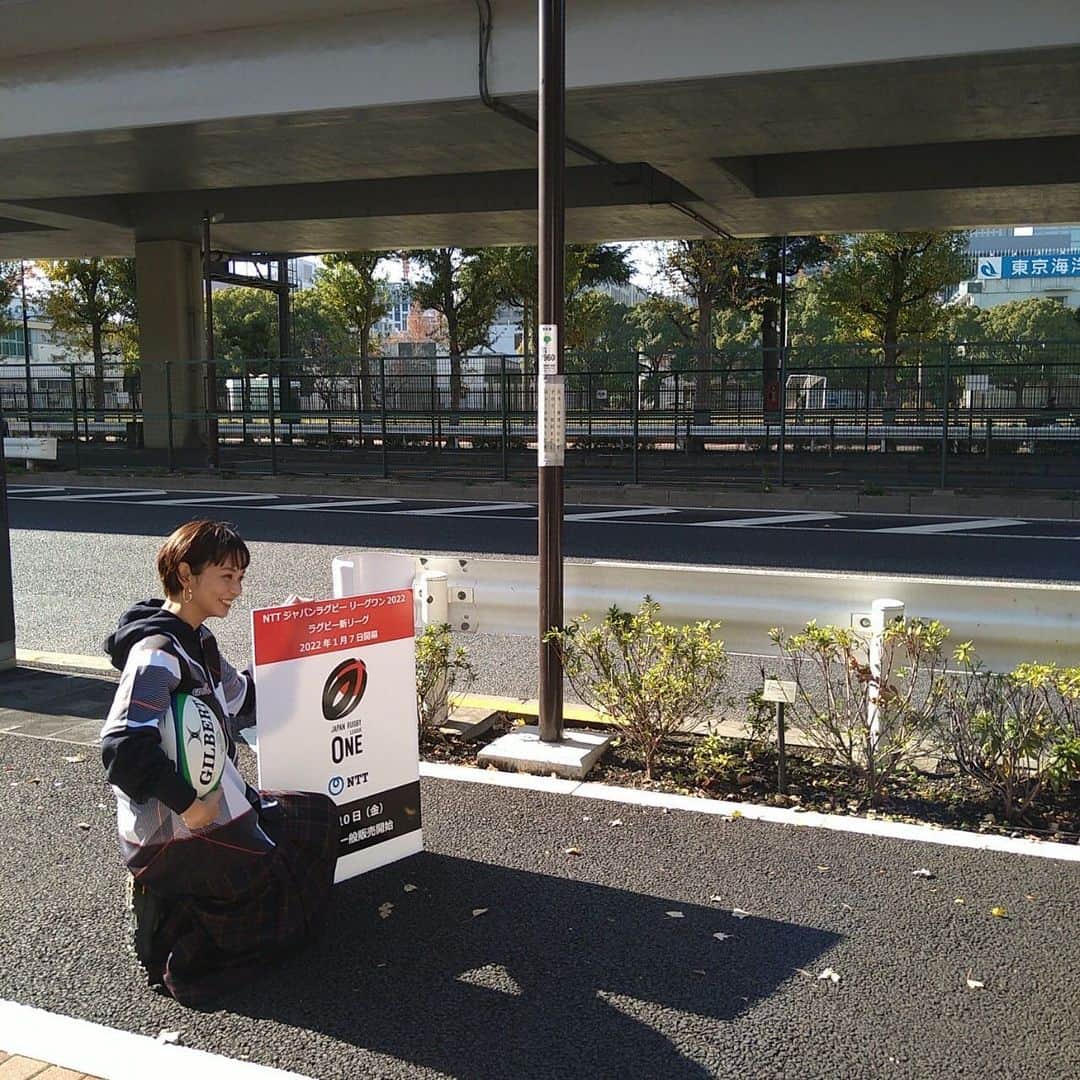 依吹怜さんのインスタグラム写真 - (依吹怜Instagram)「ジャパンラグビー【リーグワン】のオフィシャルサポーターとして1月7日に開幕する新リーグを盛り上げるべく💪  サンケイスポーツさん スポーツ報知さん 日刊スポーツさん スポニチさん デイリースポーツさん 東京中日スポーツさん  を訪れ取材して頂きました！  どの記者の方にも、私がTwitterで毎日やってる 　#1日1ラグビー の活動のことを触れていただき、 心底嬉しかったです、、😭  ラグビーを知らない人たちにもわかりやすく伝えられるよう、信じられないほどの絵心で堂々と絵を描き、ラグビーの魅力を綴ってるのでぜひツッコミながら見てください🙇🏻‍♀️笑 （プロフィール欄にリンク貼っておきます） （観戦しにきたくなる暗示もかけときます）  1月7日、国立競技場での開幕戦。 私自身もめっちゃくちゃ楽しみにしてます。  会場でしか感じられない熱量をぜひ一緒に体感しましょう〜🏉💖 #新リーグの開幕戦は一生に一度だぞ♡  #ジャパンラグビー @japanrugby_jrfu  #ジャパンラグビーリーグワン  #オフィシャルサポーター依吹怜 #リーグワン　#leagueone #ラグビー　#rugby」12月9日 19時54分 - ibukirey