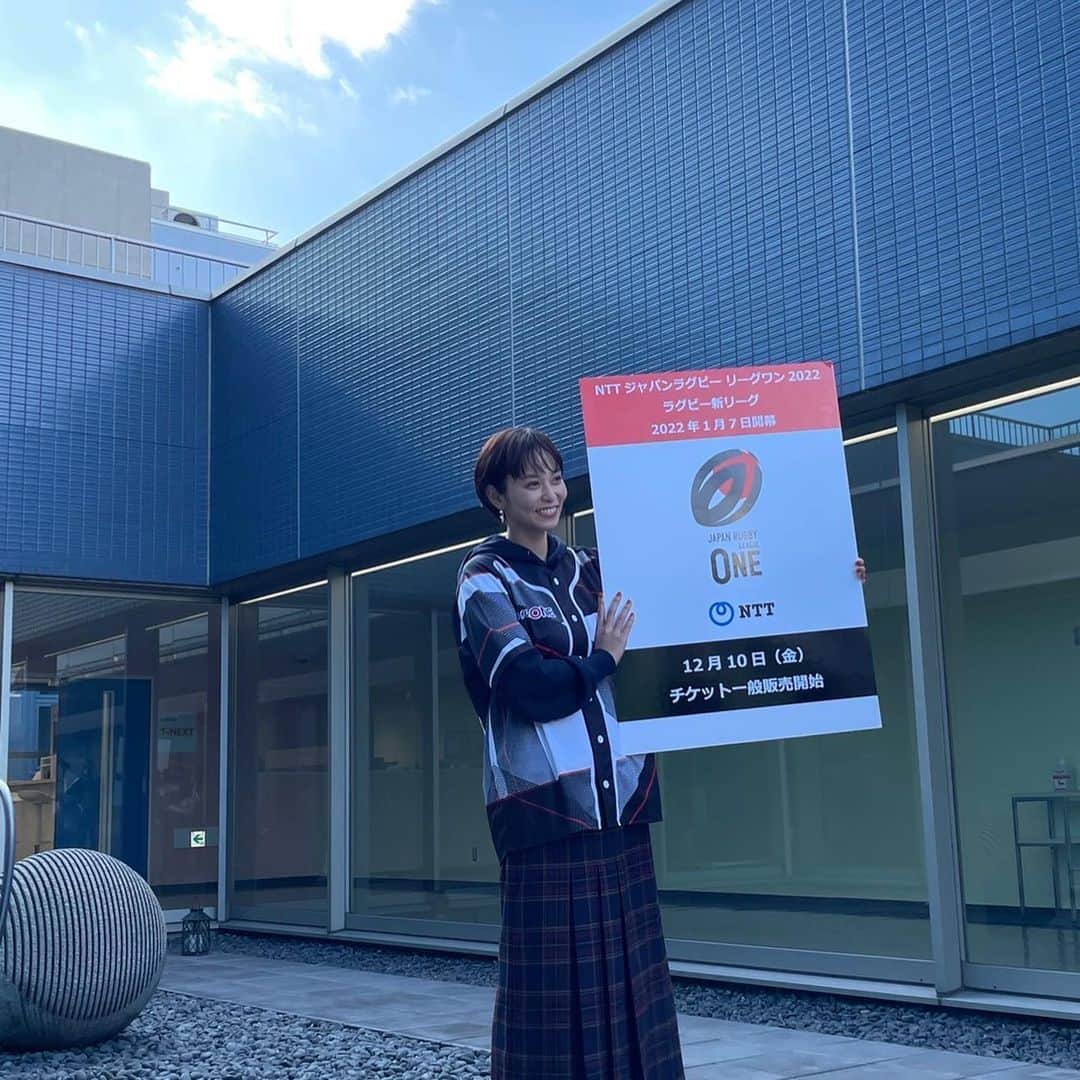 依吹怜さんのインスタグラム写真 - (依吹怜Instagram)「ジャパンラグビー【リーグワン】のオフィシャルサポーターとして1月7日に開幕する新リーグを盛り上げるべく💪  サンケイスポーツさん スポーツ報知さん 日刊スポーツさん スポニチさん デイリースポーツさん 東京中日スポーツさん  を訪れ取材して頂きました！  どの記者の方にも、私がTwitterで毎日やってる 　#1日1ラグビー の活動のことを触れていただき、 心底嬉しかったです、、😭  ラグビーを知らない人たちにもわかりやすく伝えられるよう、信じられないほどの絵心で堂々と絵を描き、ラグビーの魅力を綴ってるのでぜひツッコミながら見てください🙇🏻‍♀️笑 （プロフィール欄にリンク貼っておきます） （観戦しにきたくなる暗示もかけときます）  1月7日、国立競技場での開幕戦。 私自身もめっちゃくちゃ楽しみにしてます。  会場でしか感じられない熱量をぜひ一緒に体感しましょう〜🏉💖 #新リーグの開幕戦は一生に一度だぞ♡  #ジャパンラグビー @japanrugby_jrfu  #ジャパンラグビーリーグワン  #オフィシャルサポーター依吹怜 #リーグワン　#leagueone #ラグビー　#rugby」12月9日 19時54分 - ibukirey