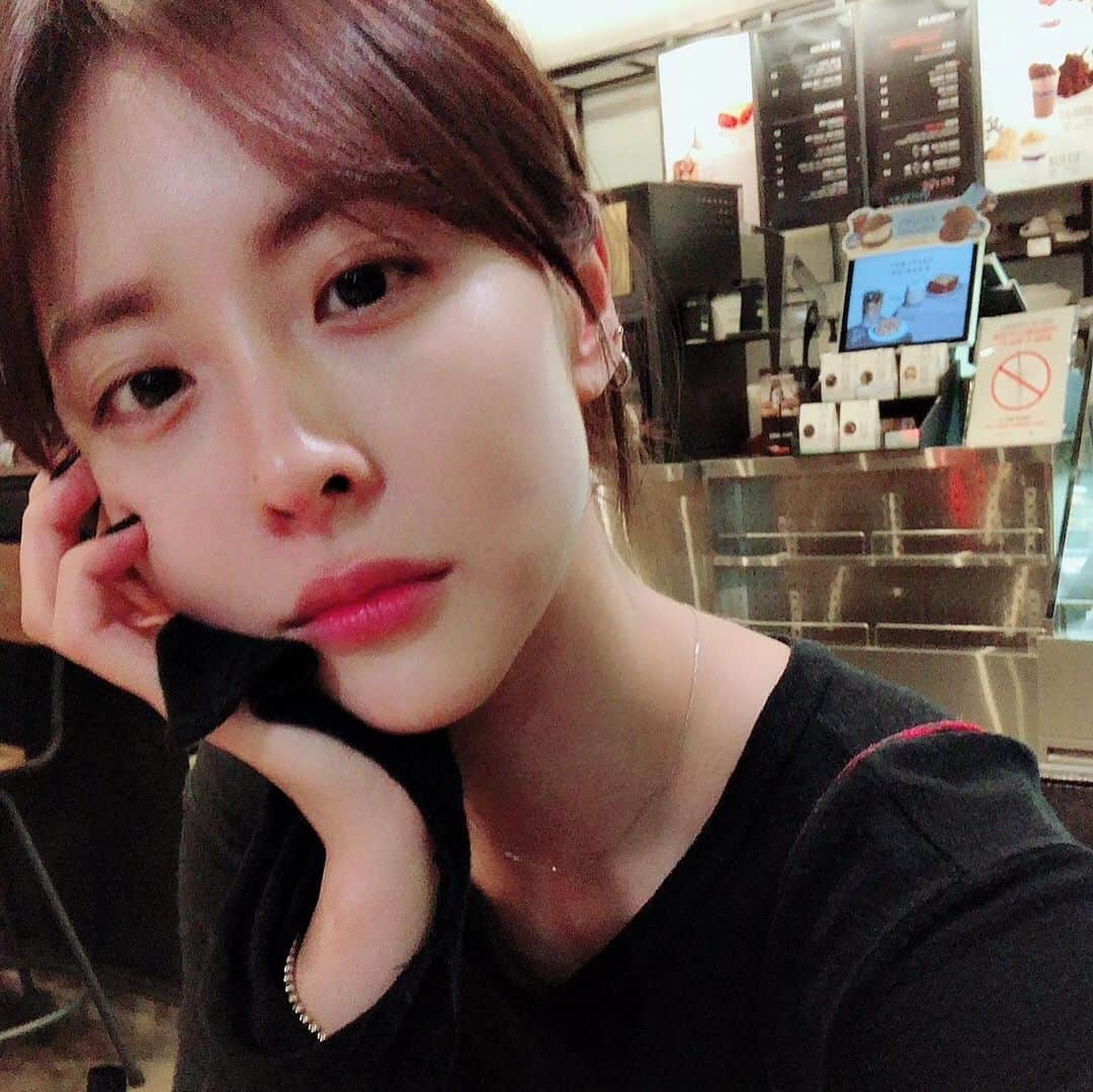 チン・イェソルのインスタグラム：「#Offday 🖤」