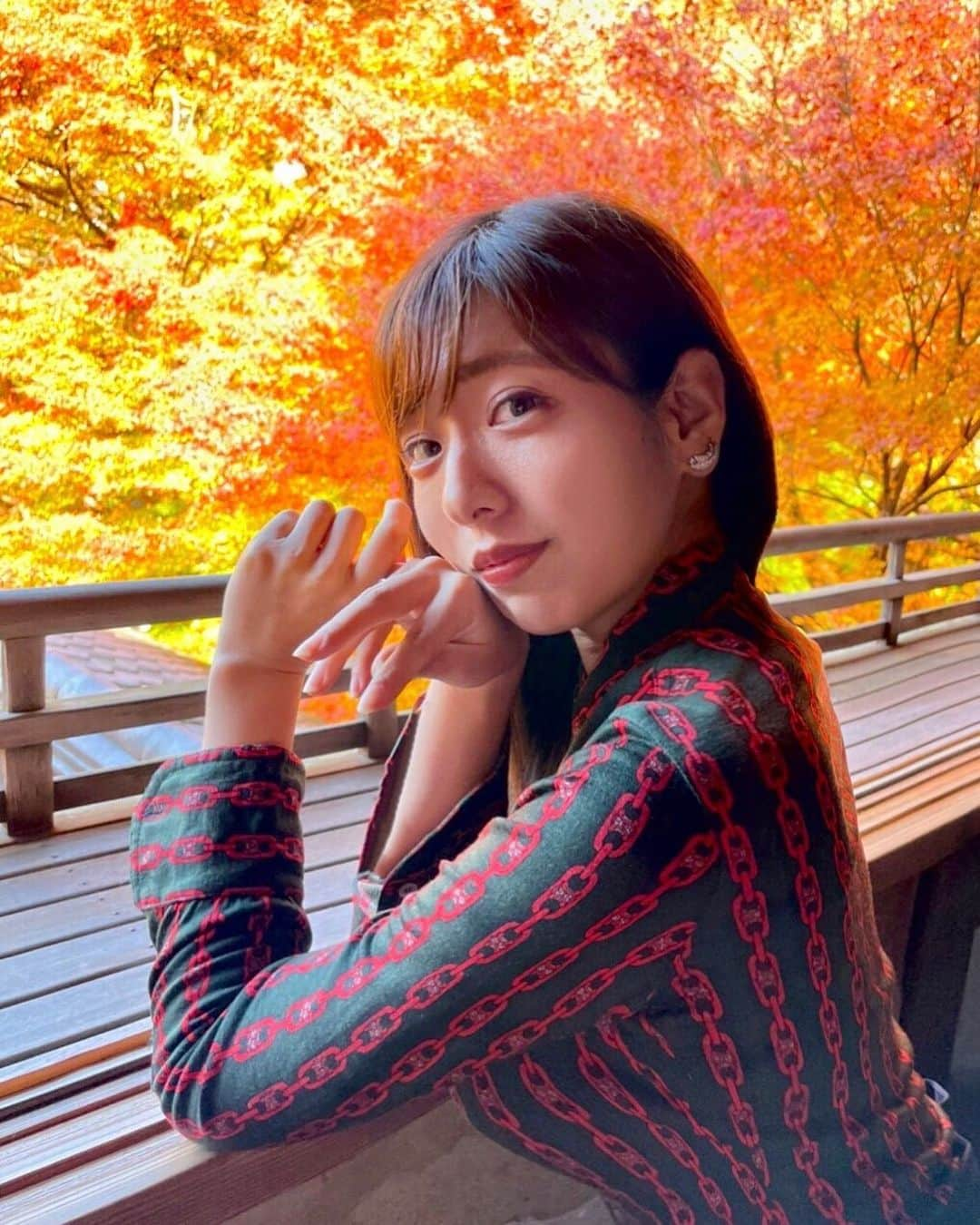 白戸ゆめのさんのインスタグラム写真 - (白戸ゆめのInstagram)「🍁 . 京料理とともに 京都の思い出もひとつ🍵 . #瑠璃光院 #京都 #紅葉狩り tops: @celine #celine」12月9日 21時40分 - yumeno.s_