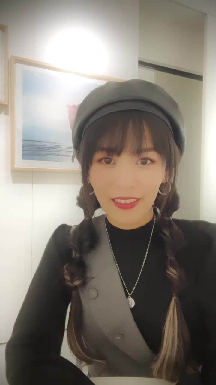 相羽あいなのインスタグラム：「インスタライブありがとうございました！！ いよいよです！！！ 会場の案内や、 それぞれの衣装・購入特典などなど お話してます☺️ インスタライブを見た上で 作品をみた方がより楽しめるかもしれません！ 会場でお待ちしております💁‍♀️💓 #相羽voyage」