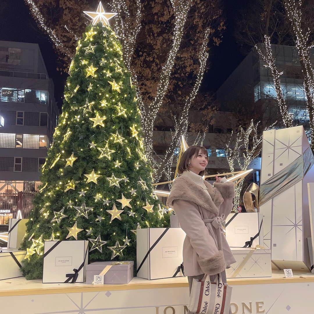 米倉みゆさんのインスタグラム写真 - (米倉みゆInstagram)「Jo Malone London POPUPイベント🎄🎁🎅🌟 · · · · · · #ジョーマローン  #ジョーマローンロンドン #表参道ヒルズ #表参道 #表参道映え  #表参道イルミネーション #イルミネーション #イルミネーション2021  #原宿 #青山 #イルミ #クリスマス #クリスマスツリー #クロエ #jomalone #jomalonelondon #omotesando #illumination  #xmas  #christmas  #christmastree  #merrychristmas  #tokyo #japan #japanesegirl #japantrip #winter  #chloe  #chloé #fashion」12月9日 21時41分 - yone__miyu630