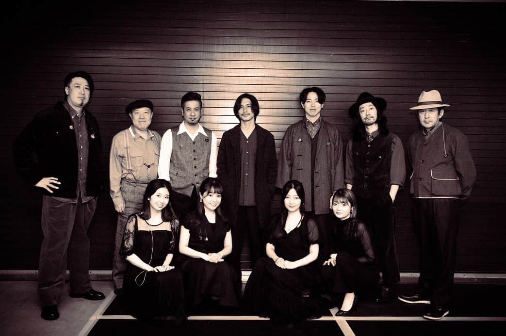 錦戸亮のインスタグラム：「無事ツアーが始まり大阪公演二日間終えました！素敵な演奏を届けてくれる、仲間たちとの記念写真です。 平均年齢高いぜ👍」