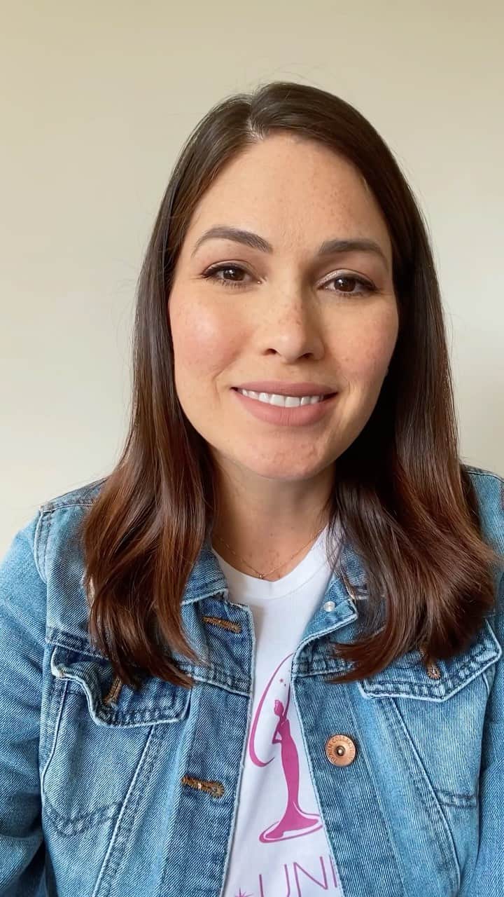 María Gabriela Isler Moralesのインスタグラム：「Este año el @missuniverse invitó a las candidatas del certamen a unirse a un reto de impacto social a través de la aplicación @impactwayv 🌎💙.   A pocos días de la noche final, quiero invitar a todas las chicas a compartir sus ideas y mensajes a través de esta plataforma y así poder ganar este valioso reto 🙌🏼.   Resultará ganadora quien haya impactado y alcanzado al mayor número de personas con su contenido ✨.   @impactwayv es una plataforma que llegó para transformar el ecosistema digital y la forma de consumir y compartir contenido de valor 😍, y me siento honrada de ser parte del equipo detrás de esta creación.   Tu también puedes sumarte a esta ola de impacto 🌊 y conectar con organizaciones, individuos, y empresas que están realizando acciones positivas que sean de tu interés descargando la aplicación @impactwayv 📲.   ¡Chicas, mucho éxito! 🌟  #ImpactWayv #MissUniverseChallege」