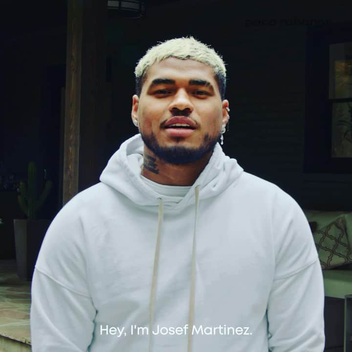 ホセフ・マルティネスのインスタグラム：「Come see how I prepare for a road trip 👀 The Road Game w/ @whistlesports & @pacorabanne #ad」