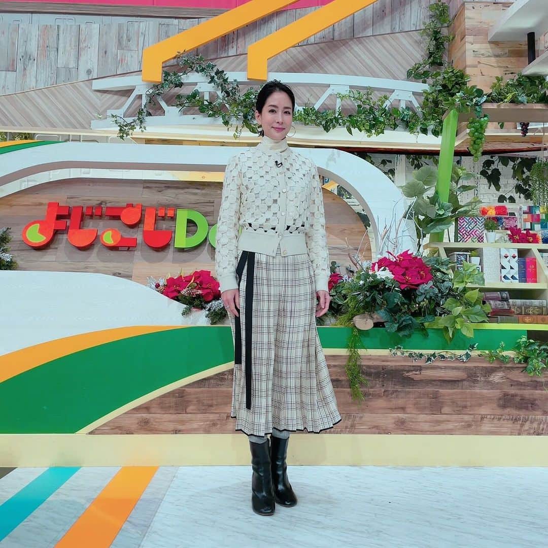 内田恭子さんのインスタグラム写真 内田恭子instagram 今日のよじごじの衣装 いつものテイストとはちょっと違うけれど こういうもソフトなのもいいですね 餃子が美味しそう過ぎて 食べたいmax Tops Tory Burch Skirt Tory Burch テレ東 Tvtokyo よじごじ
