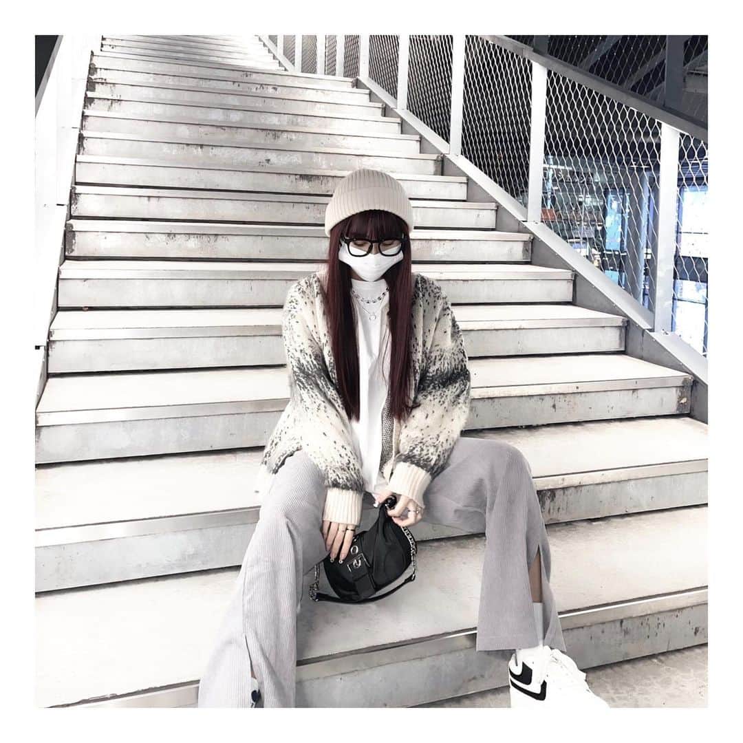 松葉愛海のインスタグラム：「久しぶりにニット帽被った☃️ もう最近毎日寒すぎて凍えてます🌬」