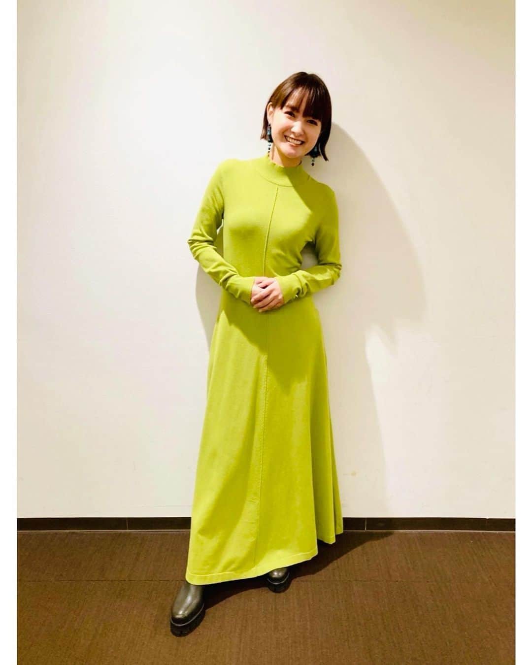 葵わかなのインスタグラム：「NHK BSプレミアム 『名品の来歴』 ｢モディリアーニの“裸婦像”｣  出演しています！ 美術品と会話するという斬新な番組…😳  今回私は、裸婦さんとお話しさせていただきました☺️笑  今夜19時半からです！  ワンピース @un3d_official イヤリング #donatellapellini」