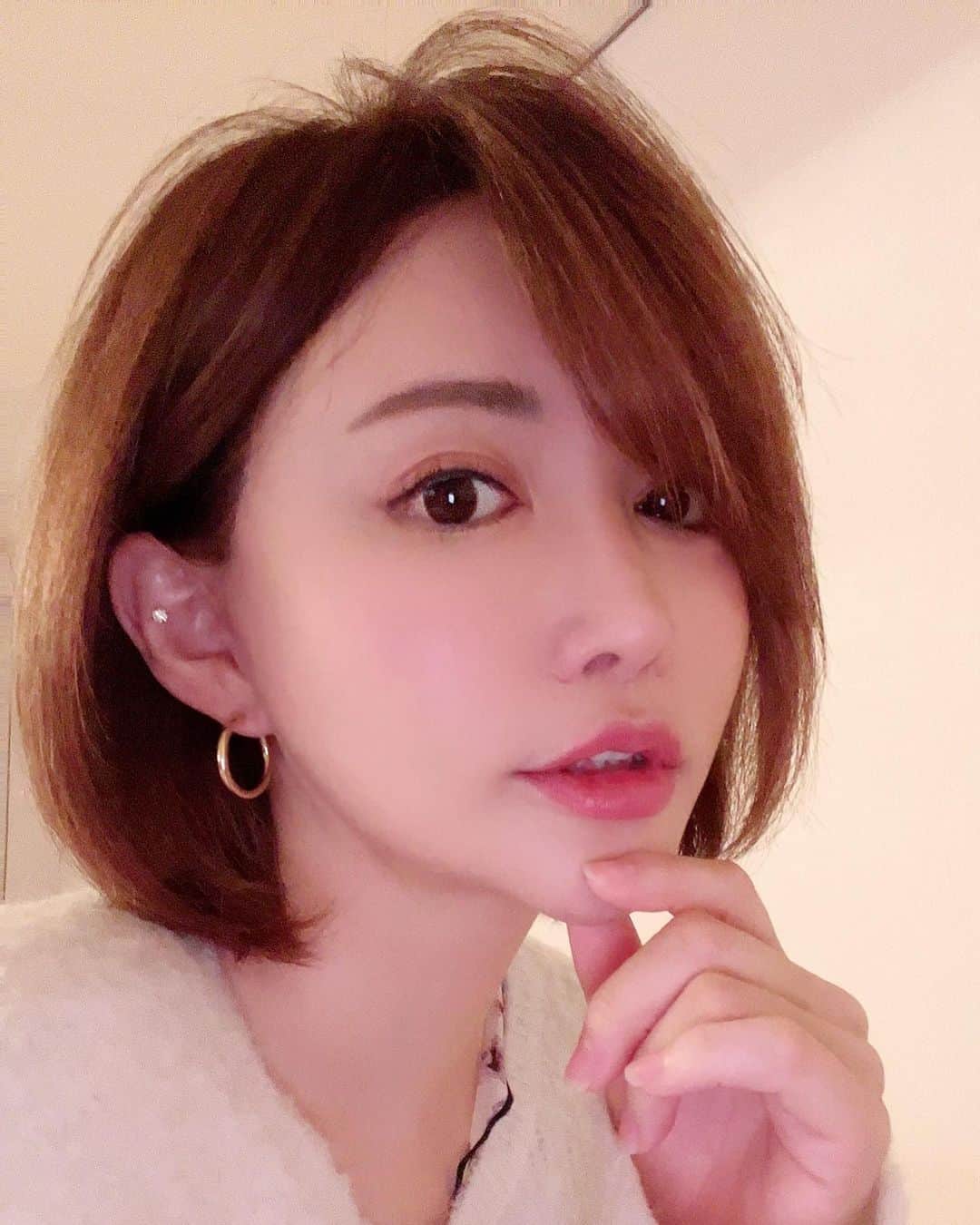 里美ゆりあのインスタグラム：「@no_answer_official  のピアス😘  ONもOFFでも使い易い😊  お気に入り☆°｡⋆⸜(* ॑꒳ ॑* )⸝ . . . .  #ピアス #アクセサリー #里美ゆりあ」