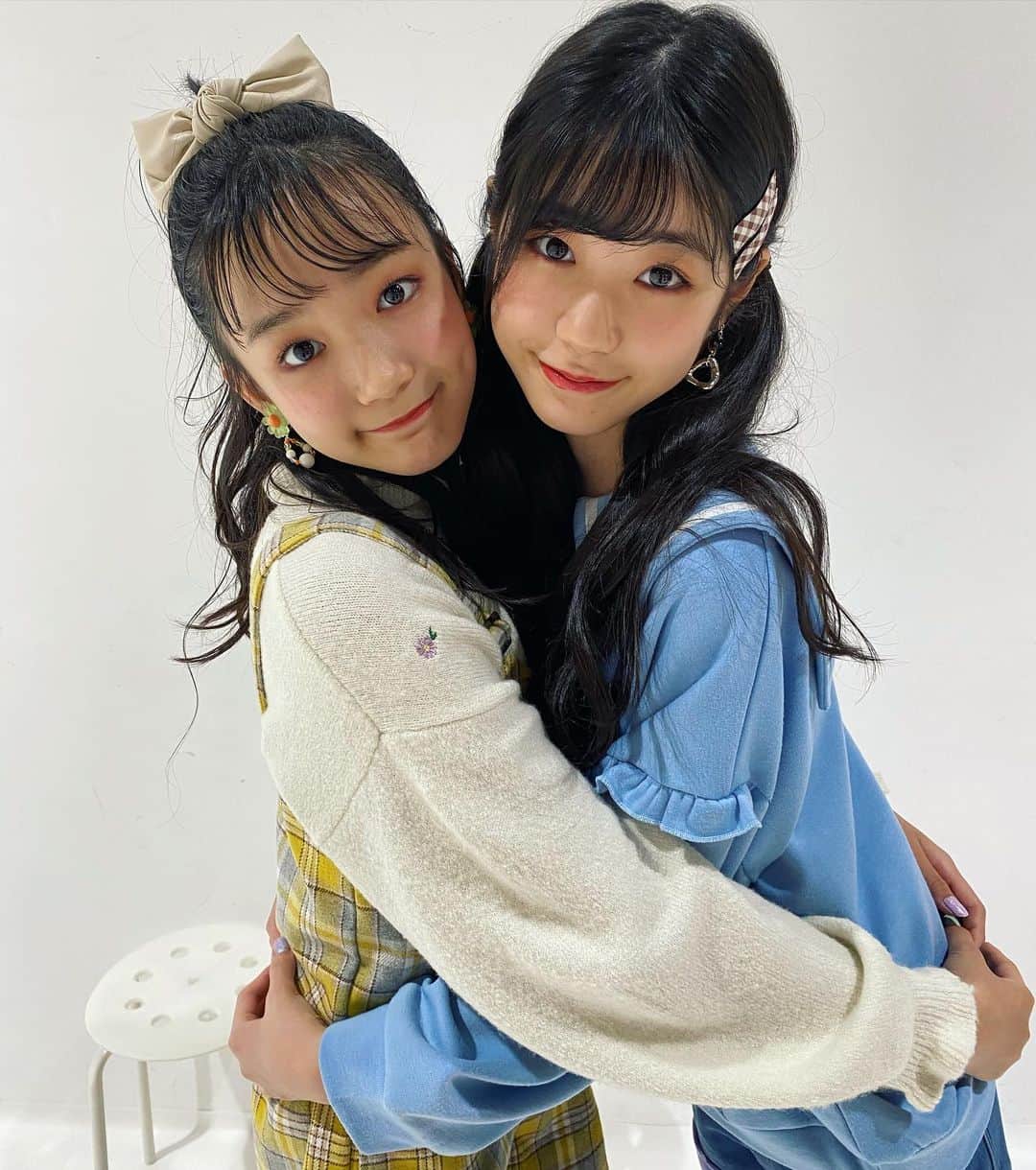 ニコ☆プチのインスタグラム：「. . なかよぴ6年生コンビ🙈💗 . #石原咲奈 #濱﨑心愛 . #ニコプチ」
