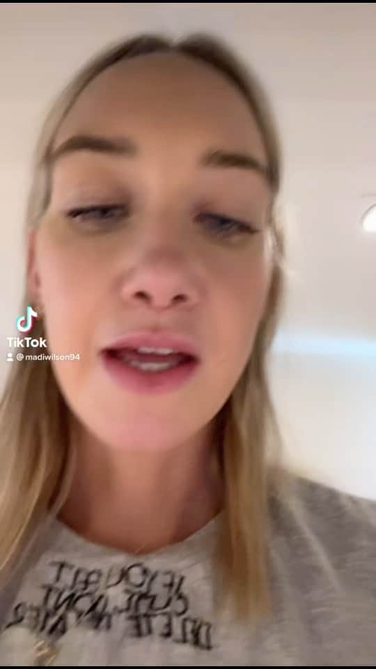 マディソン・ウィルソンのインスタグラム：「Cook with us @leahneale95」