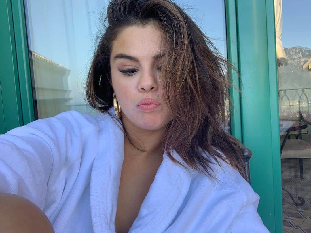 セレーナ・ゴメスさんのインスタグラム写真 - (セレーナ・ゴメスInstagram)「Hi」12月10日 11時16分 - selenagomez