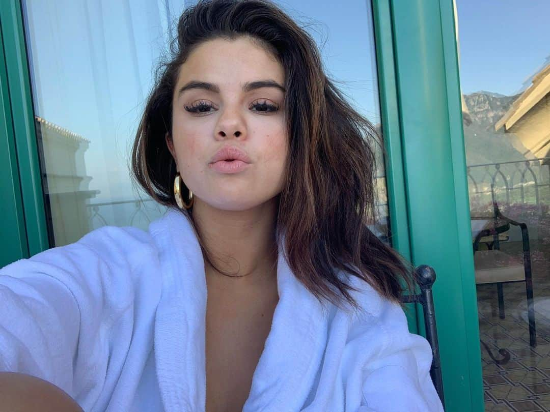 セレーナ・ゴメスさんのインスタグラム写真 - (セレーナ・ゴメスInstagram)「Hi」12月10日 11時16分 - selenagomez