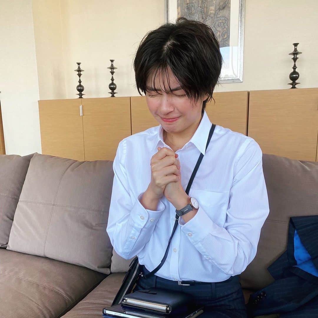 最愛のインスタグラム：「色々な展開が待ち受けている9話… 捜査のため、桑子は今日も走ります🏃‍♀️ バディは変わってもやる気は変わらず💪  そして、みんなに明るい未来が待っているよう、祈ってます…‼︎  #最愛ドラマ #tbs #佐久間由衣 #第9話今夜10時」