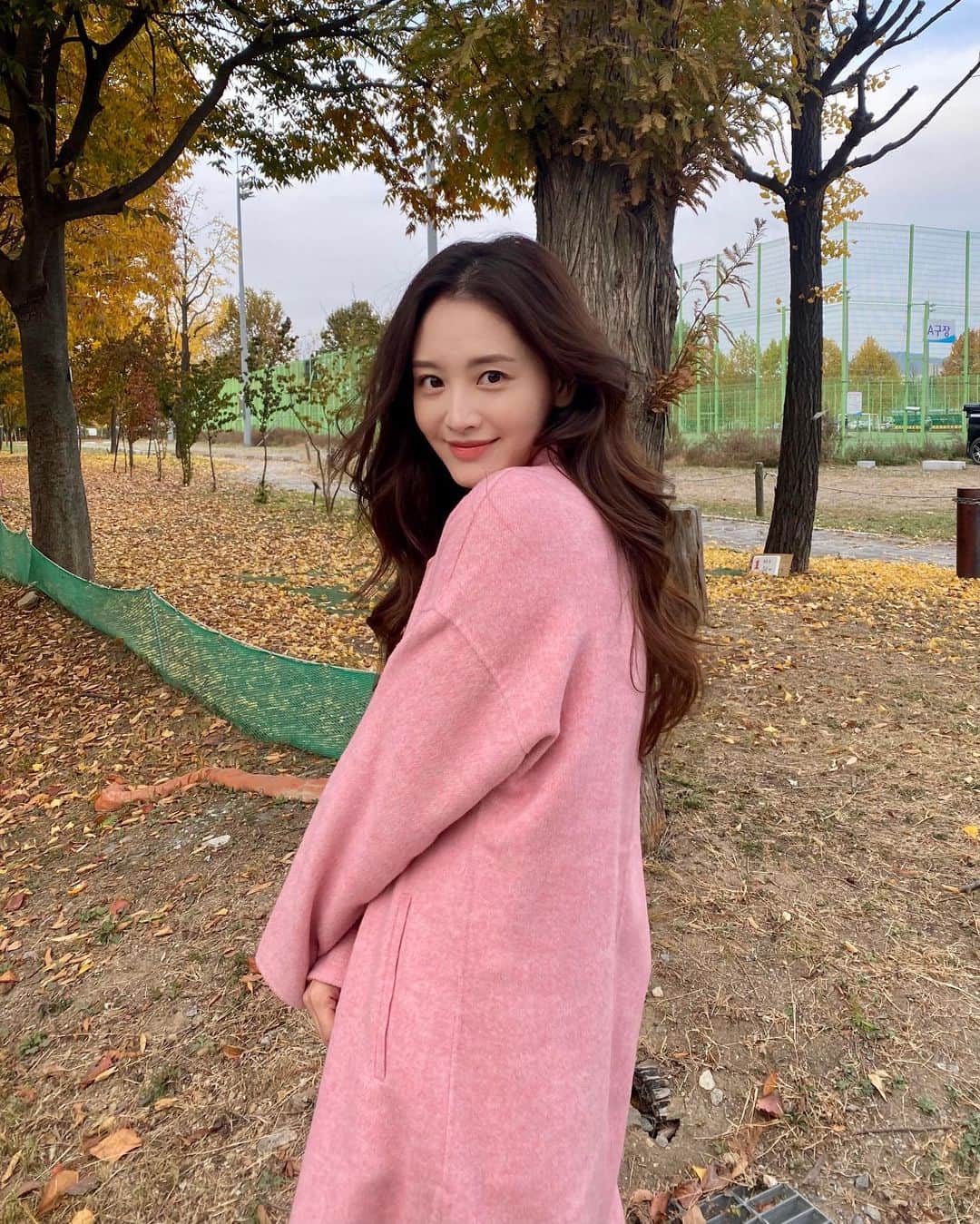 キム・ジェギョン さんのインスタグラム写真 - (キム・ジェギョン Instagram)「핑쿠색입어서 예쁜척좀해봐쏘🤍」12月10日 13時55分 - _kimjaekyung_