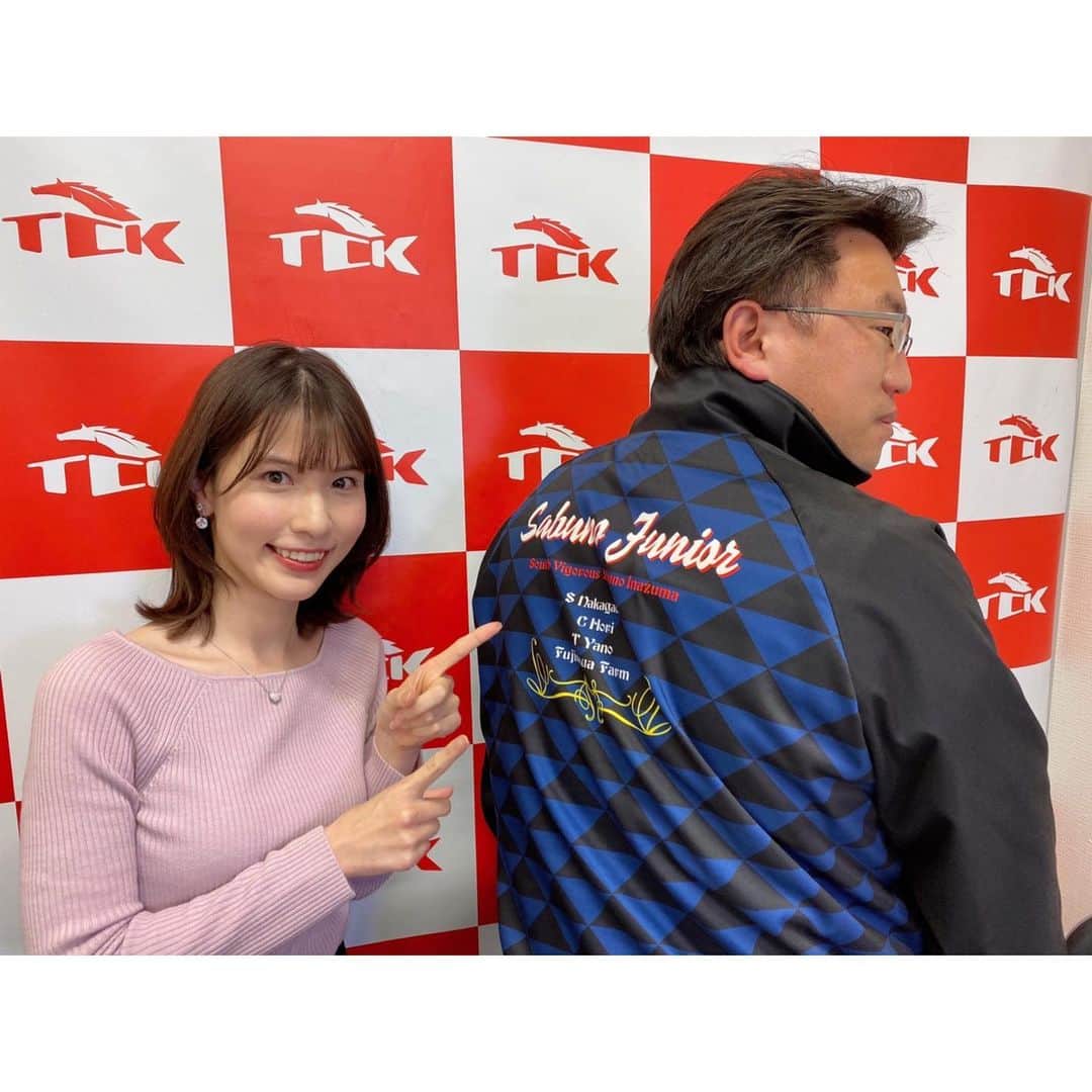 のインスタグラム：「TCK生え抜きのG1馬サブノジュニアが 昨日のレースで引退し、種牡馬になることになりました😢  昨年のJBC制覇のときもスタジオで感動を味わわせてもらい、 とくに思い入れの強い一頭。 ラストランの日も中継を担当できてよかった！  解説の藤田さんも私も、込み上げてくるものをこらえつつ進行していましたが、矢野騎手の男泣きにもぅ涙腺崩壊、、😭  引退は寂しい。  でも陣営の愛がたくさん伝わってきて、最後はあたたかい気持ちになりました。  #サブノジュニア #ありがとう  場内のサブノジュニアの写真はスタッフさんからいただきましたm(__)m」
