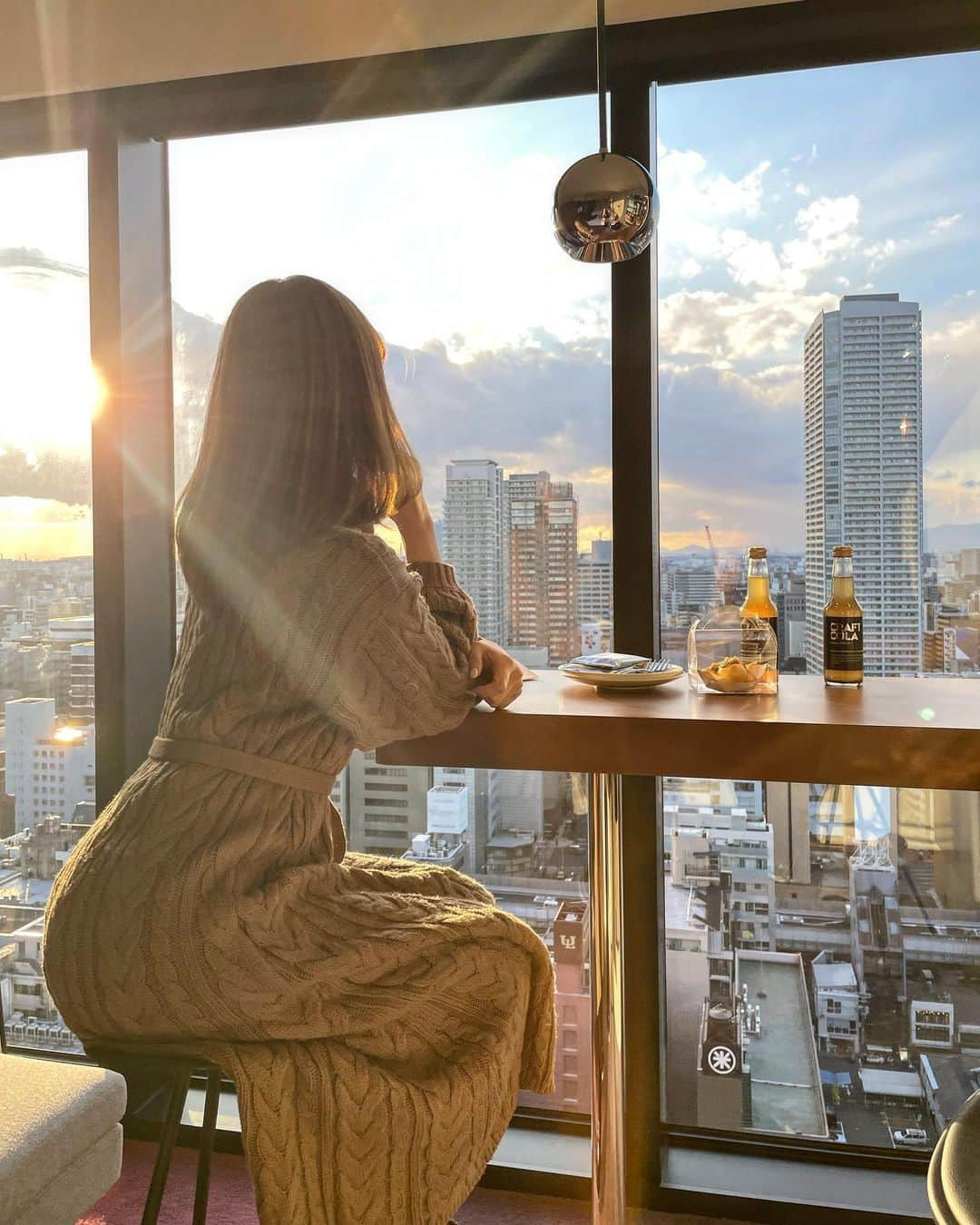 板橋瑠美さんのインスタグラム写真 - (板橋瑠美Instagram)「NY… ⁡ ⁡ ⁡ ⁡ ⁡ って言えるほどの素敵なロケーション♡ ⁡ ⁡ ⁡ 夕日がまたたまらないのよ…❤️ ⁡ ⁡ 日本に初上陸した大阪のWにて♡ ⁡ ⁡ のんびりこの景色見てぼーっとコーヒー飲んでるだけでとても、 なんか、もう、言葉が出なくて、幸せだった💜 ⁡ ⁡ ⁡ またいつか行きたいなー❤️ ⁡ ⁡」12月10日 16時00分 - rumi_official_0616