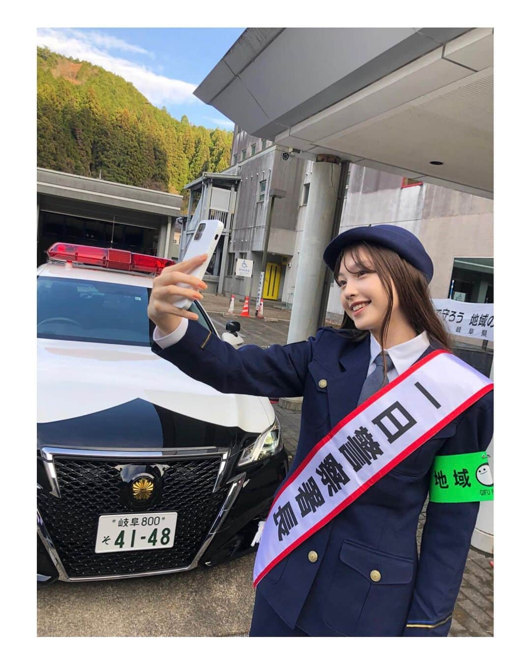 ８２１（ハニー）さんのインスタグラム写真 - (８２１（ハニー）Instagram)「821CAM📸- #AO #市ノ瀬アオ   本日、アオが一日警察署長を経験させてもらいました！ 郡上の街の方々にたくさんアピールできたかな？ とても楽しそうでした！  #スキマがあれば入る人 ｡(3枚目)  #821honey #H821 #821 #アオ #WHO #CallMyName #japanesegirl #girlgroup #一日警察署長 #郡上警察署 #커플 #메이크 #데일리메이크업 #패션 #오오티디 #팔로미 #메이크업 #셀카 #셀피」12月10日 18時17分 - 821honey_official