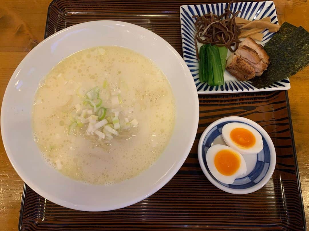 忍成修吾のインスタグラム：「以前住んでた家の近くのラーメン屋さん。不意に食べたくなるラーメン屋がいくつあります。#ラーメン」