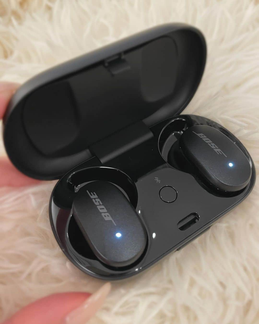 都丸紗也華さんのインスタグラム写真 - (都丸紗也華Instagram)「@Bose のワイヤレスイヤホン"Bose QuietComfort® Earbuds“  ノイズキャンセリングで音楽やゲームに集中できて長時間バッテリーなのも嬉しいです❤︎  外出するときにもバッテリーが切れる心配がないし、 映画を見るときにもおすすめです！  #BoseEarbuds  #RuleTheQuiet  #BoseAmbassador  #ボーズ  #ワイヤレスイヤホン #PaidpartnershipwithBOSE」12月10日 19時34分 - tmrsyk