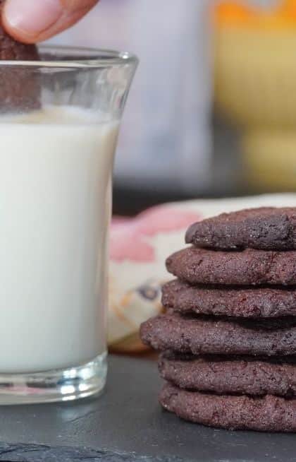 Archana's Kitchenのインスタグラム：「Now anyone cake bake using Archana's Kitchen Cake and Cookie mixes!   Here in this video we have used our Zero Maida Cookie Mix made from jaggery, whole grains like millets and wheat flour.  You can bake our cookie and cake mxies in a Kadai, OTG or Microwave Convection oven too!   Go ahead shop our baking mixes - from cakes, cookies and brownies and enjoy the holiday season with friends and family with homebaked goodies.  Comment below and we will share the link to shop our mixes.   #cakes #baking #cookies #holiday #christmas」