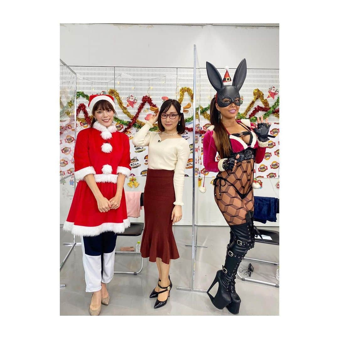 三谷紬さんのインスタグラム写真 - (三谷紬Instagram)「* 『新日ちゃんぴおん。』 今週は🎄クリスマス女子会ー！🧑‍🎄❤️ 元井さんとピーターさんと、 あーでもない、こーでもないと 勝手な妄想を繰り広げて おおはしゃぎしました😂 女性は大共感！！ 男性はちょっと引いちゃうかも？！笑 そんな内容になっています☺️ 深夜に楽しめること間違いなし！ ぜひ皆さまご覧くださいませ💓 今夜、２時２０分からの放送です！ * #新日ちゃんぴおん#新日ちゃん#新日本プロレス#njpw#new#japan#prowrestling#プロレス#新日#プ女子#女子会#クリスマス会#サンタコス#サンタ#元井美貴 さん#pieter さん#テレビ朝日#アナウンサー#三谷紬」12月10日 20時03分 - mitani_tsumugi