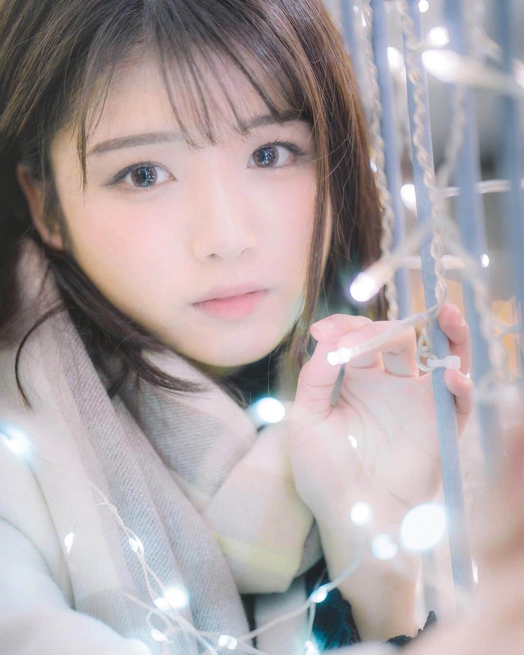 山本ゆうかのインスタグラム：「Snowflakes空が 街角に 白い息を吐くほら 雪だよ」