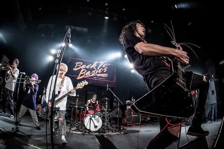 猪狩秀平さんのインスタグラム写真 - (猪狩秀平Instagram)「♪ . Back To Basics TOUR HAMAMATSU MADOWAKU🥟 . 👬 @shima_band  . 📷 @hayachinphoto  . #今日のtシャツ  @slayerbandofficial  @stance_japan  @stanceofficial」12月10日 21時28分 - hey_igari_0131