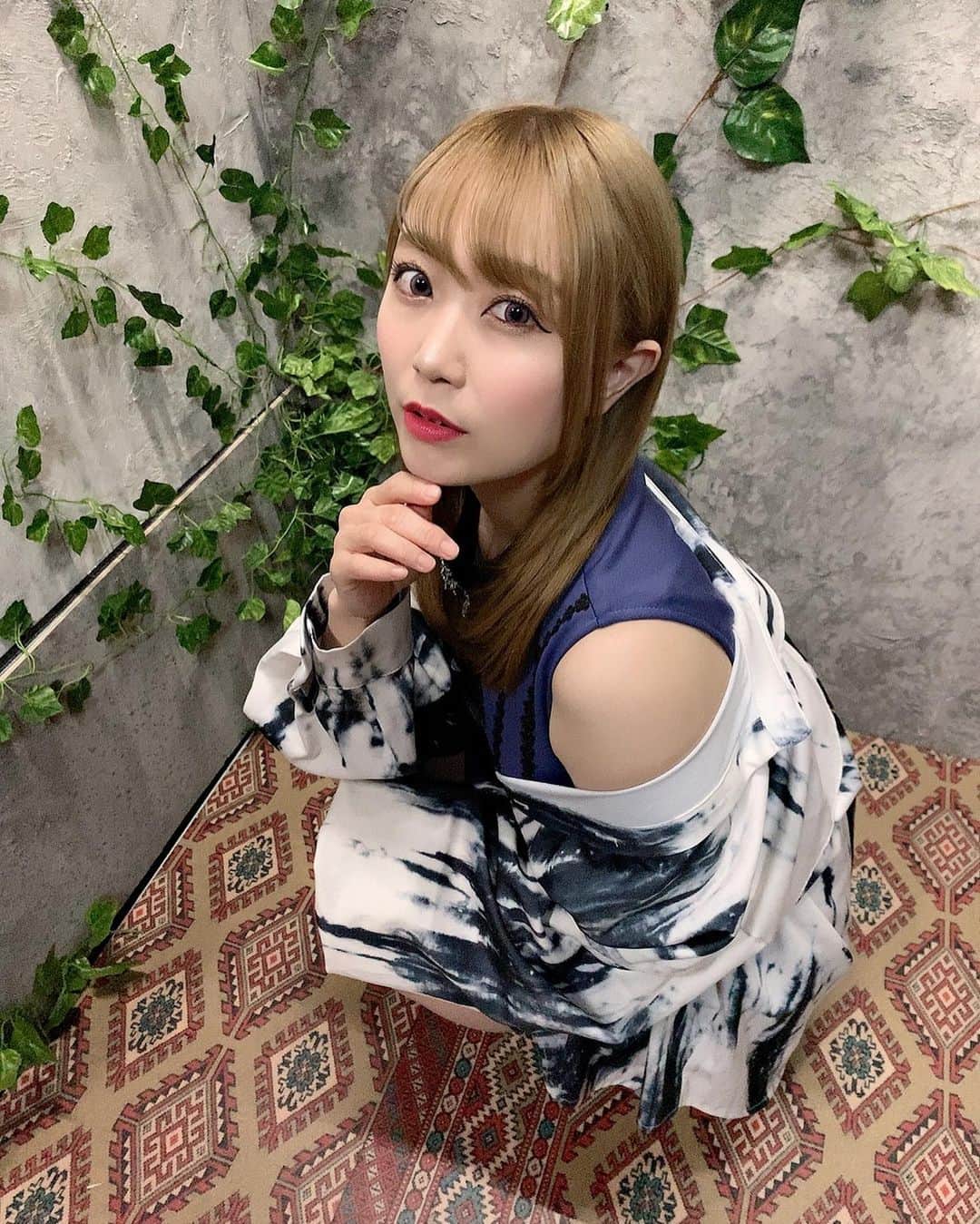 のインスタグラム：「これにてミスティ投稿終わりっ💋✨✨ . 本日より「NIRVANA」映像配信の視聴がスタートしました💓映像チケットのご購入・ご視聴は12月24日(金)23:59まで可能✨グッズ購入も25日まで可能なので、詳しくはTwitterから宜しくお願いします🥀🥀🥀 . . . . .  #劇団虚幻癖 #ニルヴァーナ #NIRVANA #ニルバナ #新宿 #シアターブラッツ #舞台 #演劇 #俳優 #女優 #役者 #アラサー女子 #ぷに子 #photooftheday #JAPAN #japanesegirl #instagood #followme #ricashima #嶋梨夏」