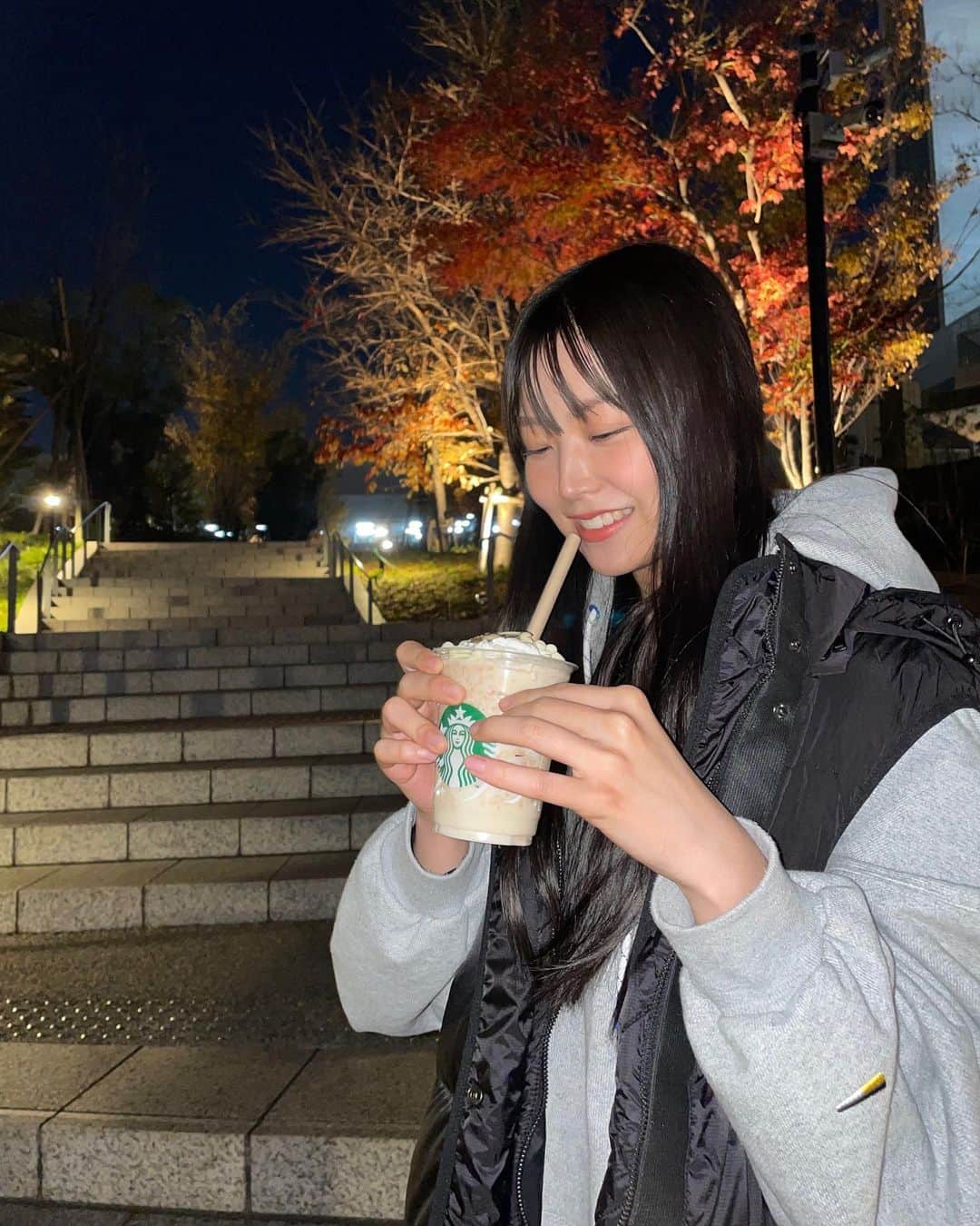 白間美瑠さんのインスタグラム写真 - (白間美瑠Instagram)「外でフラペチーノ飲んだら、手冷たくて、寒かったけど、、風と景色が気持ち良くて綺麗で、、寒さ飛んでいった💨💨🐻」12月10日 22時58分 - shiro36run