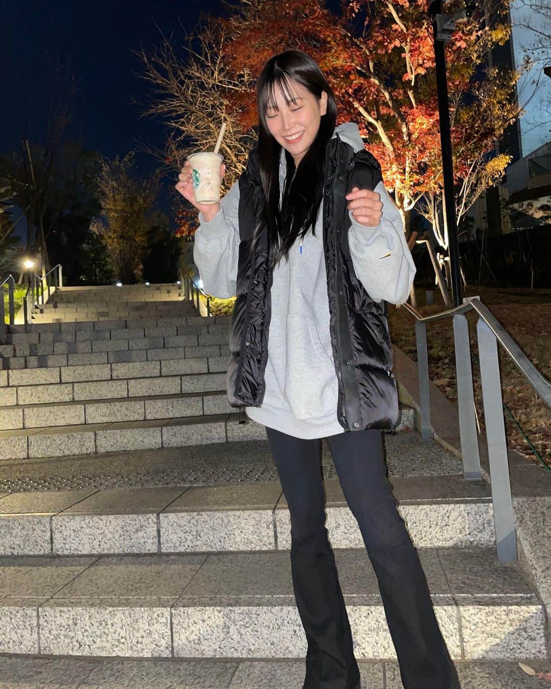 白間美瑠さんのインスタグラム写真 - (白間美瑠Instagram)「外でフラペチーノ飲んだら、手冷たくて、寒かったけど、、風と景色が気持ち良くて綺麗で、、寒さ飛んでいった💨💨🐻」12月10日 22時58分 - shiro36run