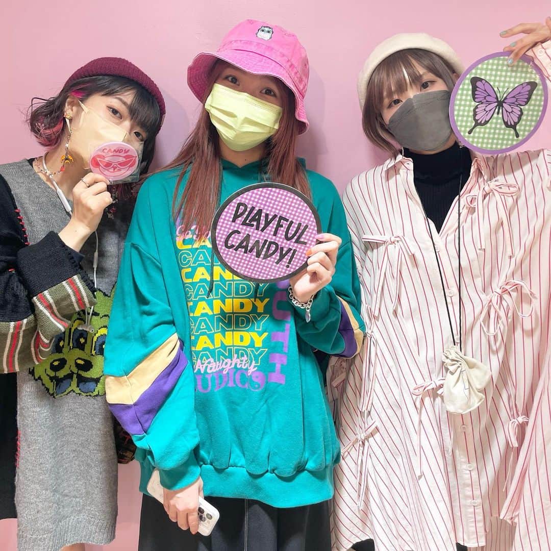 ぱいぱいでか美のインスタグラム：「CandyStripper展示会🙂 . だーーーーーい好きなCandyStripper展示会へ！ ありぼぼ、halcaちゃんと💓💓 3人ともCandy着てきてたから系統違くても なんか統一感あっていい写真だな〜。笑 今回もめっちゃ可愛くて石油王なら全部買うとこでした😭 毎回YOSHIEさん今度はどんな可愛いものを…！って楽しみすぎてルンルンで向かって こんな可愛い服がその内届くのか〜てルンルンで帰ってます🌷笑 . #candystripper  #しばたありぼぼ #halca ちゃん」