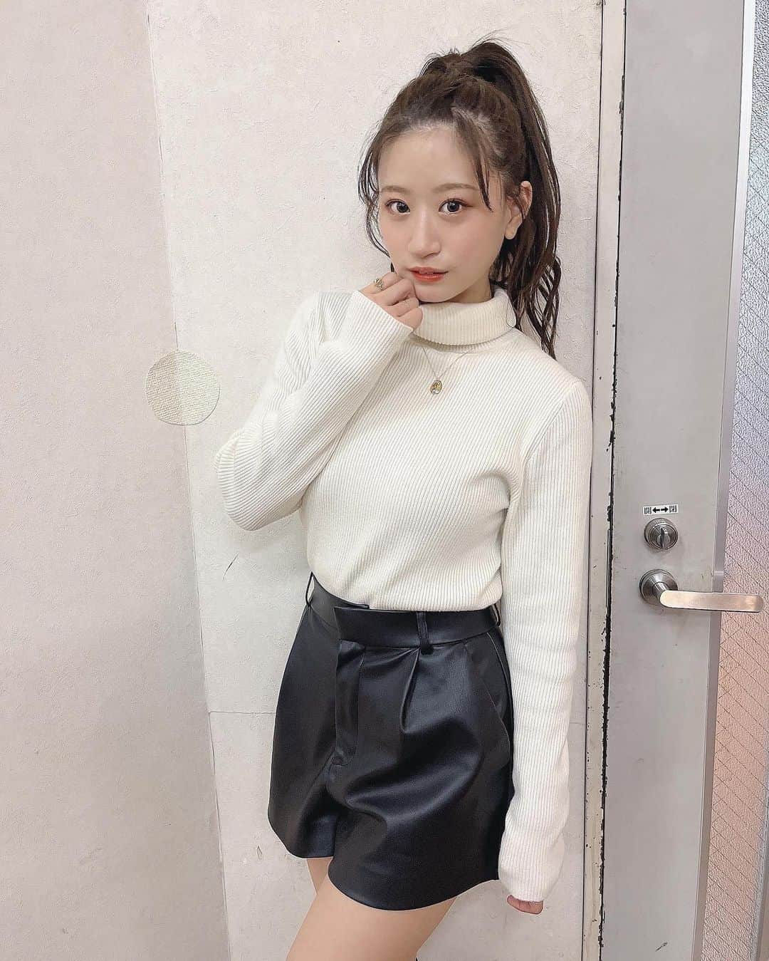 上西怜さんのインスタグラム写真 - (上西怜Instagram)「⠀ ⠀ #dailylook #ootd #れーチャンしふく  #ニット #パンツ #ポニーテール #ニーハイブーツ」12月10日 23時39分 - jonishi_rei