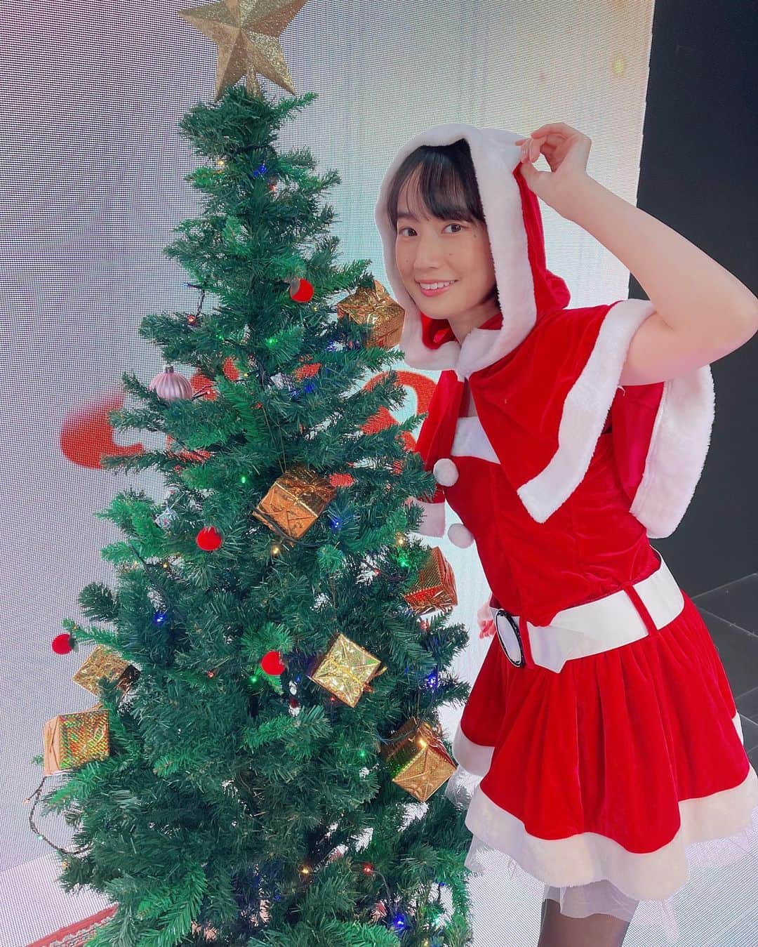 高嶋香帆のインスタグラム：「一足お先にMerry Xmas🎄 配信イベントを行いました☺️✨  企画から準備からゆまちゃん @yuma_asami0324 と作り上げたので、無事に終わってホッとしております😂💓  参加してくださった皆様ありがとうございました🥰 また来年も計画致します🙋‍♀️💓  #サンタコス #サンタコスプレ #xmas #xmasparty」