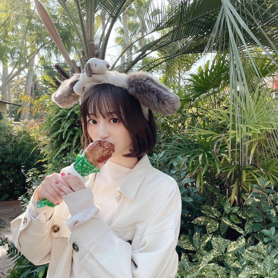 のインスタグラム：「⁡ ⁡ ⁡ 10年ぶりにUSJへ🌍 ⁡ このチキン美味しいよね〜〜 ⁡ ⁡ ⁡ 3歳からの幼馴染と✌︎ ⁡ ⁡ #ユニバ#USJ#ユニバコーデ#スヌーピー#ユニバーサルスタジオジャパン」