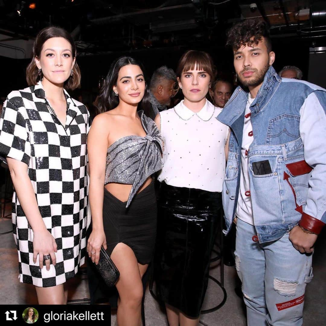 コンスタンス・マリーさんのインスタグラム写真 - (コンスタンス・マリーInstagram)「About last night!!! #WithLoveTV RED Carpet Event!🔥We all felt the love! Premieres on @amazonprimevideo December 17th!!#FeelGoodFriday #Friyay #Friday #FYP   #Repost @gloriakellett with @make_repost ・・・ This cast. This moment. This show. One week til @withloveonprime  I felt so loved and supported. ❤️  Credit: Rachel Murray/Getty Images for Prime Video, JC Olivera/Getty Images for Prime Video @WithLoveOnPrime, @AmazonPrimeVideo, #WithLoveTV  With Love premieres all five episodes on Prime Video December 17th  Florals by @birchandbone  Bites: @chefraygarcia  Tunes: @venusx  Sipping tequila: @casadelsoltequila  A donation was made to @thisisabouthumanity ❤️」12月11日 11時46分 - goconstance