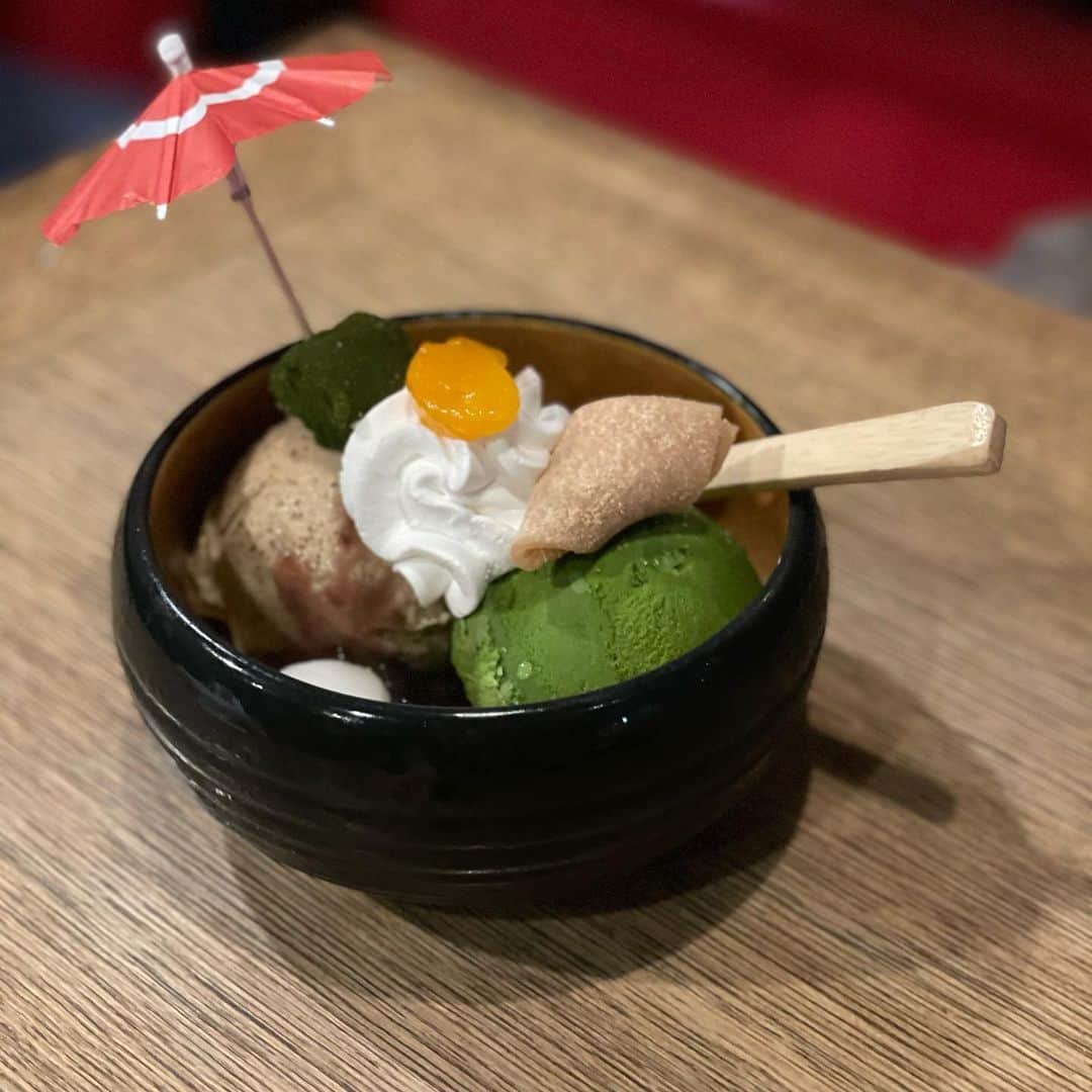 坂村かおるさんのインスタグラム写真 - (坂村かおるInstagram)「・ 嵐山へ‥ ・ どうしてもお団子が食べたかったのでイクスカフェ嵐山本店へ行ってみた🍡 ・ ほくほくお団子セットを注文！ ・ 網で焼いて食べるなんて！初めて💕 なんて美味しいの😲❣️ ・ お腹いっぱいなのに、美味しい物はどうして入るんだろう？☺️ ・ ・  いつも「いいね♡」を頂きありがとうございます。 皆様のお言葉に励まされています☺️☺️  #美ST #美魔女 #team美魔女 #クィーンオブ美魔女 #国民的美魔女コンテスト #坂村かおる #トータルビューティーアドバイザー #美しく老いる #美容好きと繋がりたい #コスメ好きと繋がりたい #ファッション好きと繋がりたい #今日のコーデ #お洋服好きと繋がりたい #美魔女が変わる #美意識高い人と繋がりたい #トータルバランス #イクスカフェ嵐山本店  #ほくほくお団子セット #天龍寺パフェ #嵐山カフェ」12月11日 11時48分 - kaoru.sakamura