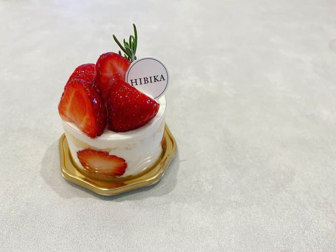 松本有紗のインスタグラム：「大好きなショートケーキ🍰  #hibika #ショートケーキ」